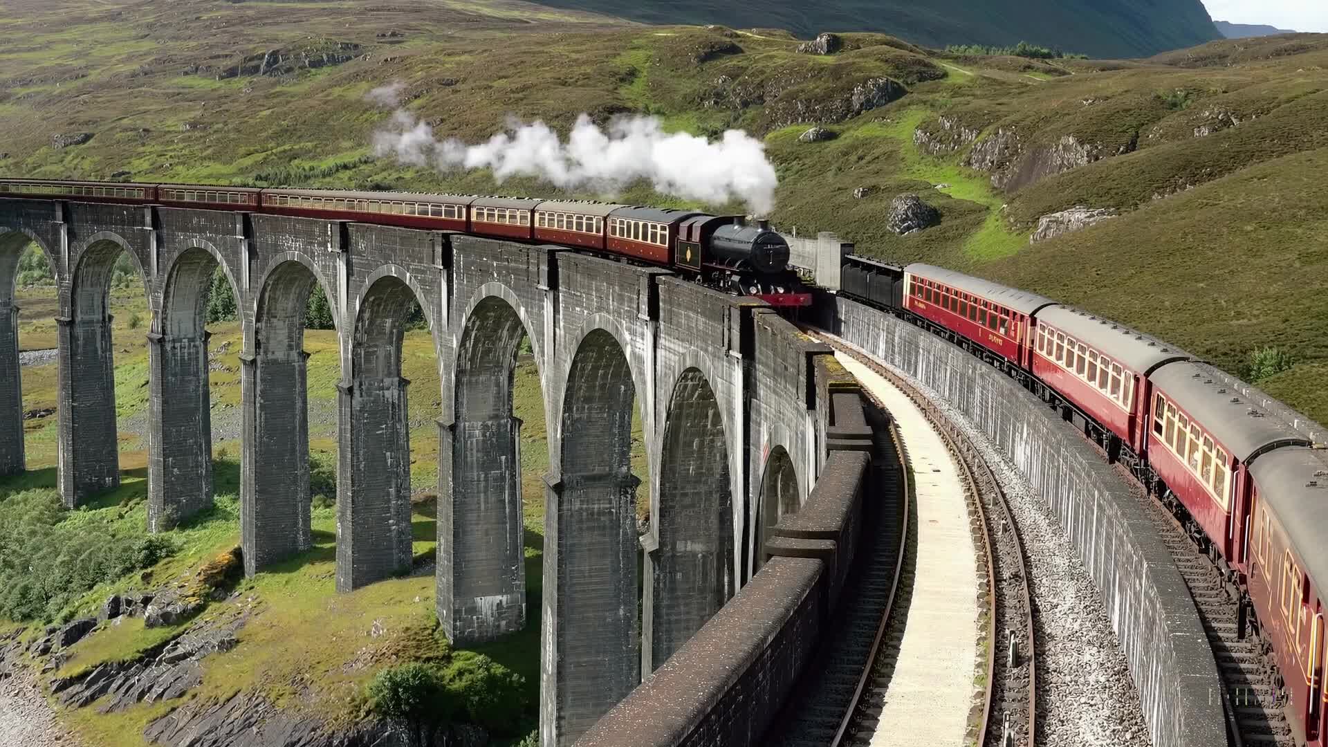 Train on Glenfinnan Viaduct 