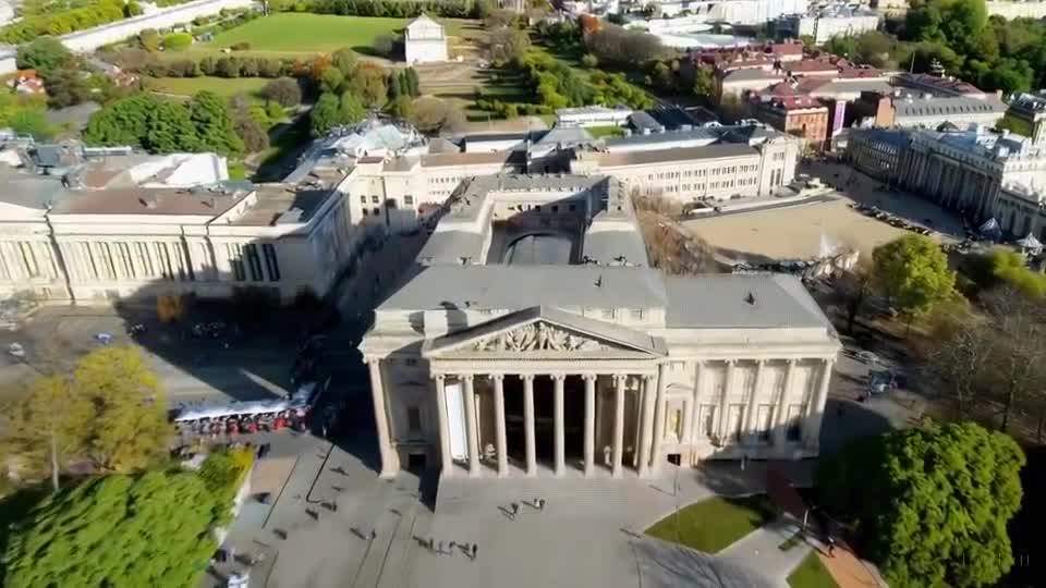 Fly through tour of a museum